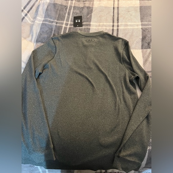 NWT under amour long sleeve shirt - Picture 3 of 3